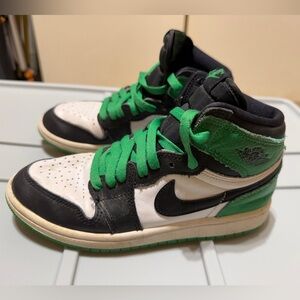 Air Jordan 1 Retro High OG Lucky Green Sneakers 3Y